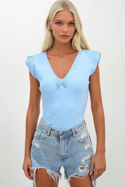Trend Alaçatı Stili Bluză de tricotaj fără mâneci pentru femei, albastru, față, spate, cu decolteu în V, cu detalii de accesorii ALC-X14273