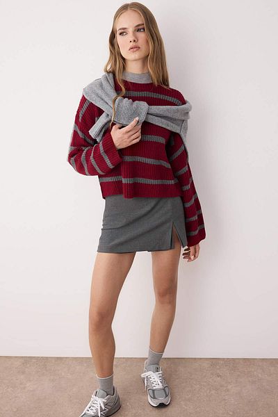Trendyol Collection Bordeaux Crop Basic Wide Fit Pulover tricotaj în dungi TWOAW23KZ00390