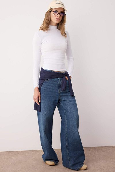 Trendyol Collection Bluză albă, cu guler înalt, cu mânecă lungă, cu nervuri, tricotată elastică TWOAW21BZ0423