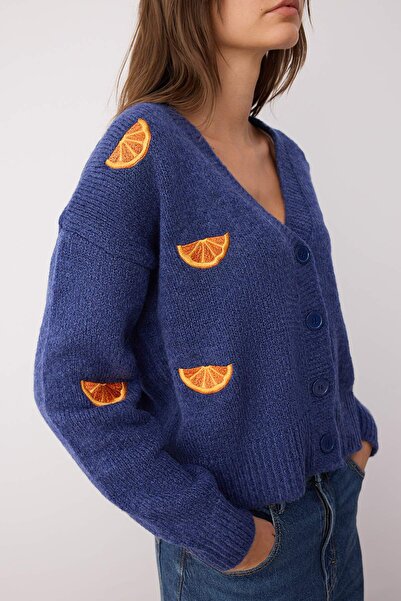 Trendyol Collection Індіго м'яка текстурована вишивка з детальним V-подібним вирізом светр кардиган TWOAW24HI00237