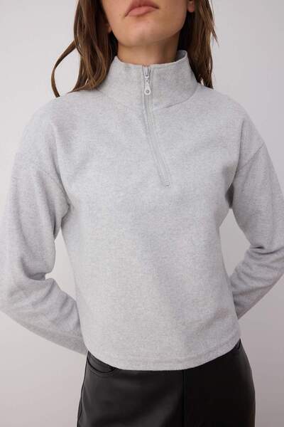 Trendyol Collection Šedá Thessaloniki/Knitwear Look Límec na zip Regular/Regular Fit Pletená mikina TWOAW22SW0732