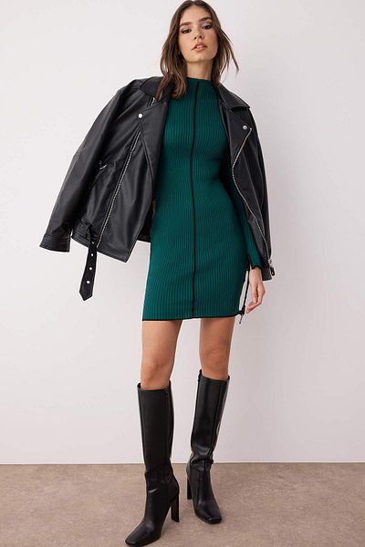 Trendyol Collection Σκούρο πράσινο μίνι χρώμα μπλοκ που εφαρμόζεται στο σώμα πλεκτό φόρεμα TWOAW24EL00041