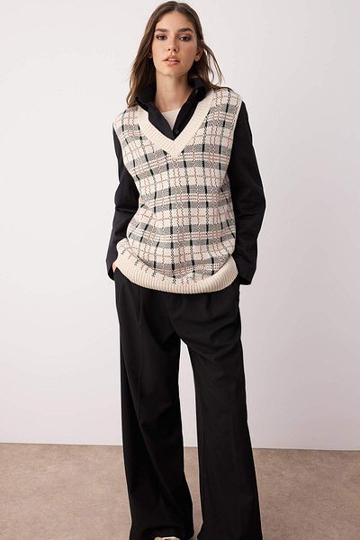 Trendyol Modest Stone V-Neck Knitwear Sweater TCTAW22UV0050