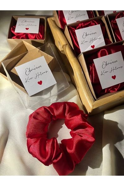 TREND 10 Pieces Red Satin Buckle Kraft Boxed