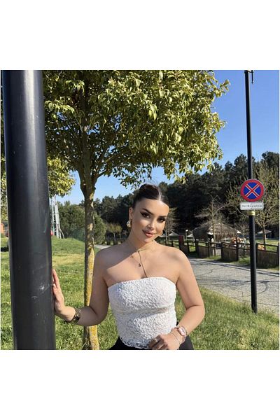 VibeGaia Lace Strapless Half Lined Bustier Top
