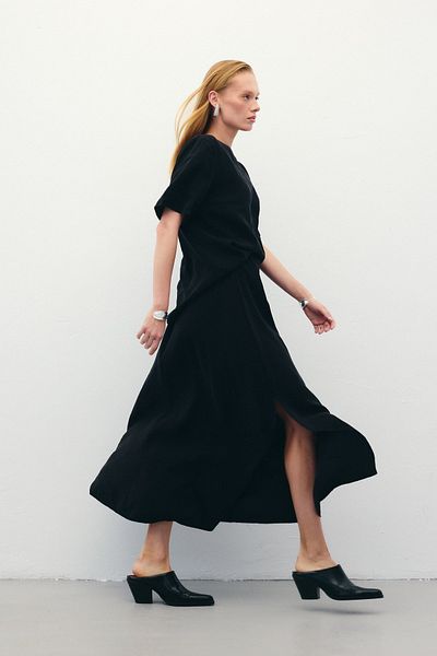 Sateen Slit Long Skirt - Black