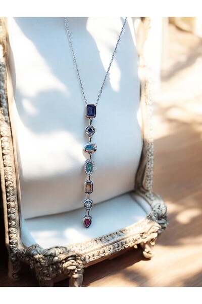 GLOW LUXE 7 عنصر الزركون حجر خاص Y تصميم المرأة الصلب Vip قلادة فضية اللون