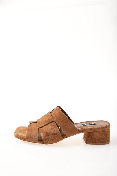 5in1Canpolat Παντόφλες σουέτ με τακούνι 25188