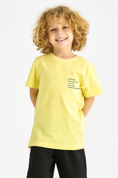 zepkids Tricou pentru băiat, cu mânecă scurtă, cu imprimeu atemporal, culoare galben deschis