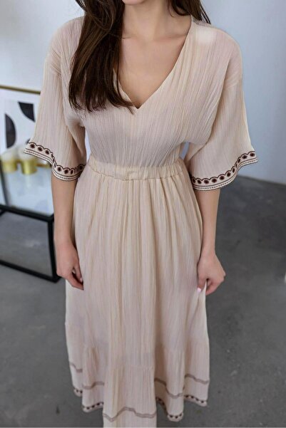 Le Savu SHILSEE NŐI KRÉMSZÍNŰ HÍMZETT MUSZLIN RUHA