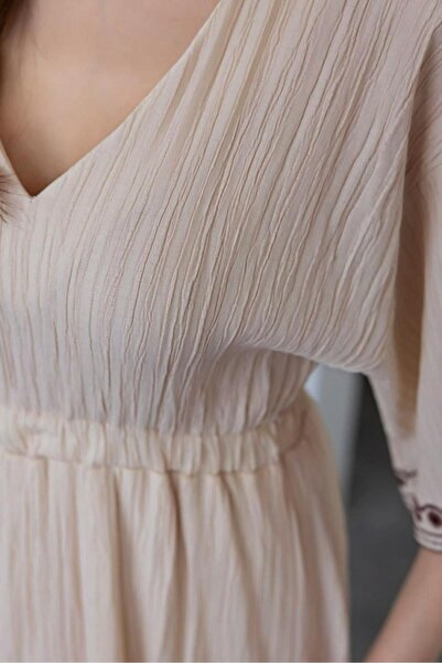 Le Savu SHILSEE NŐI KRÉMSZÍNŰ HÍMZETT MUSZLIN RUHA