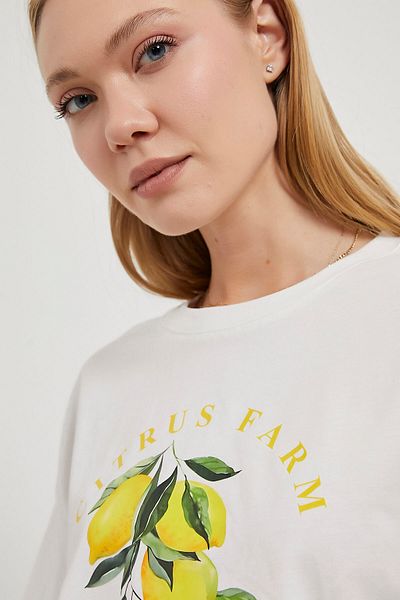 Arma Life Women's Lemon Printed Short Sleeve Loose White Crop T-Shirt