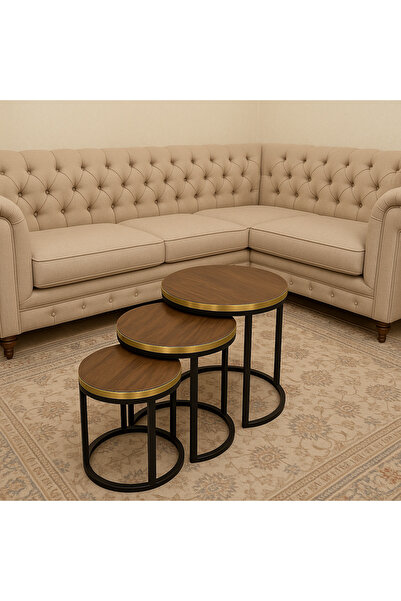Un A set of 3 round serving tables that add a touch of luxury to every sitting area.