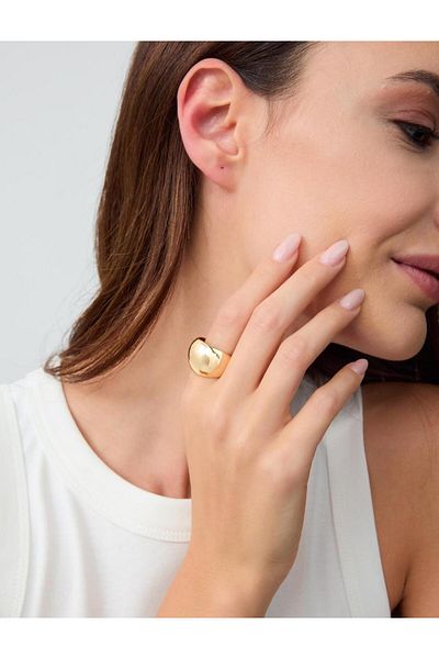 Jimmy Key Gold Color Curved Shiny Ring