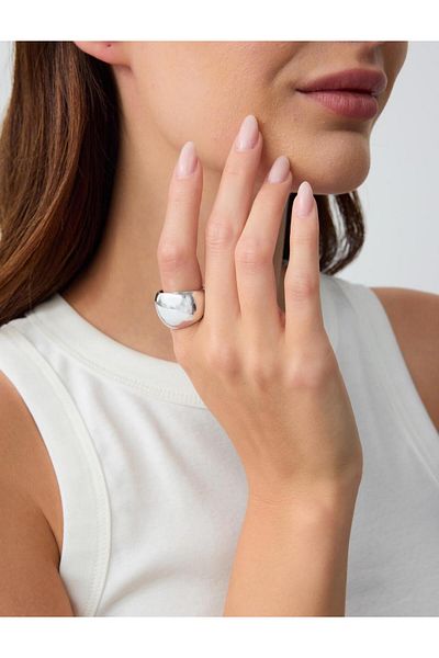 Jimmy Key Silver Color Curved Shiny Ring