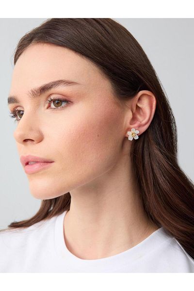 Jimmy Key White Daisy Figured Earrings