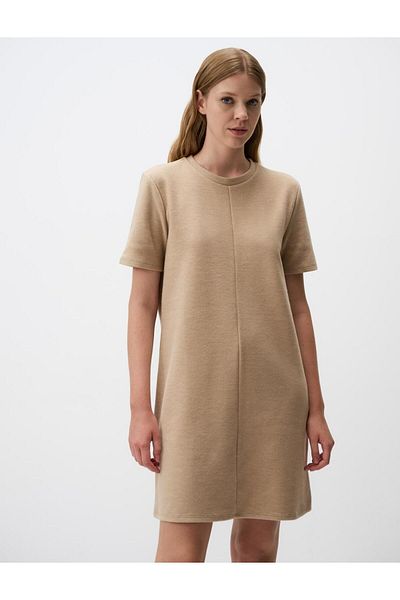 Jimmy Key Rochie mini confortabilă, bej, cu decolteu rotund, cu mâneci scurte