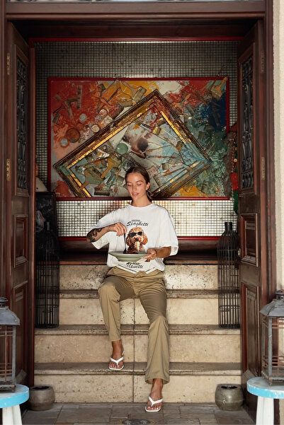 Le'sluette shadow of style Γυναικείο μπλουζάκι από 100% βαμβάκι με στάμπα με σπαγγέτι που τρώει σκύλος