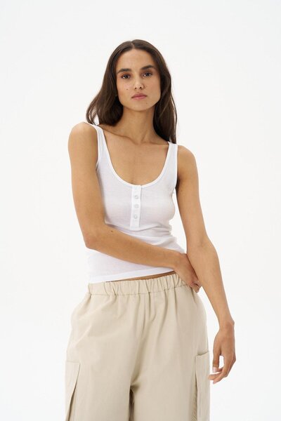 Beauty Omelette Beyaz Yarım Patlı U Yaka Atlet