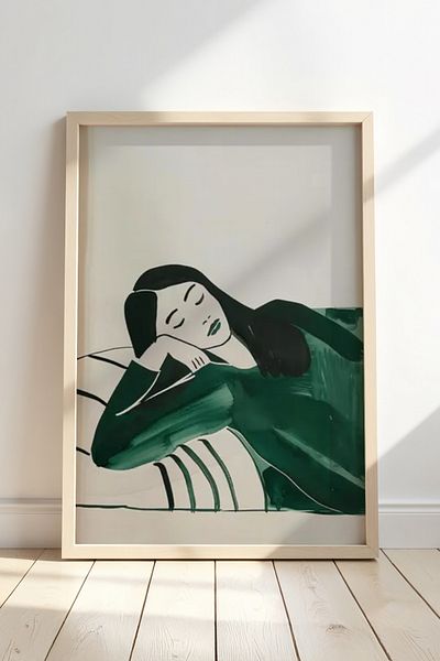 HİGUERA Femeie în odihnă în ton verde minimalist, pictură murală cu cadru din lemn natural