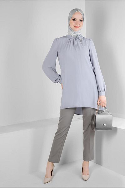 Alvina ASYMMETRIC CUT TUNIC WITH FLOWER ACCESSORY 43610