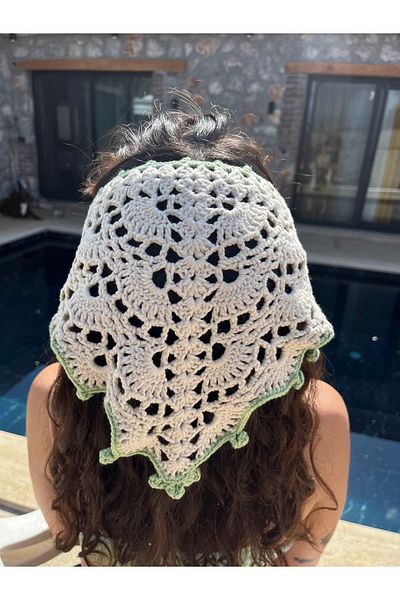 RA Design Hand-knitted bandana