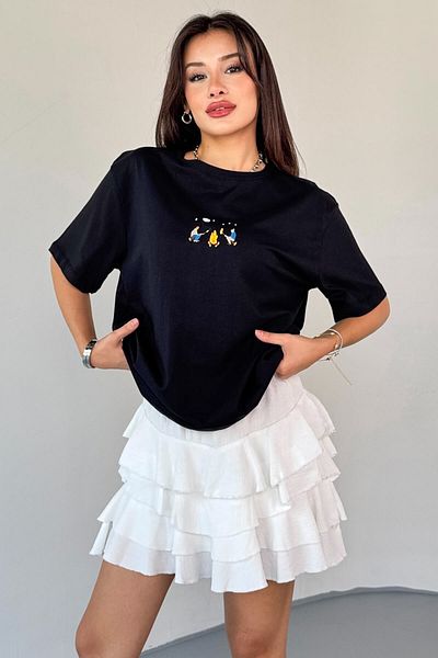 Cappmoda T-910 Tricou negru din bumbac cu mânecă scurtă brodat cu foc