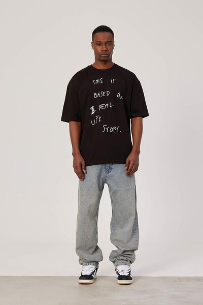 NOMARC Μαύρο T-Shirt - Σχέδιο με γράμματα στο μπροστινό μέρος