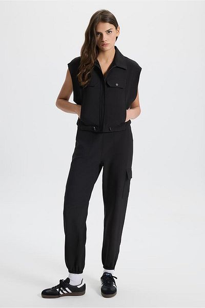 VENA Women's July Black Cargo Pocket Raised Parachute Jogging Pants