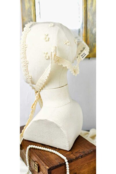 Handmade Cream Vintage Bandana with Lace Detail and Thick Edge – Betty Bands