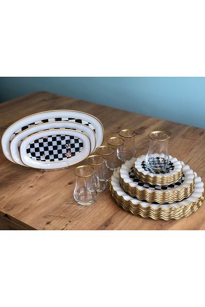 B&M Checkered Patterned Curved 27 Piece Breakfast Set