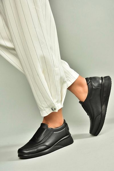 Fox Shoes U555071003 Pantofi de damă cu talpă ortopedică confortabilă din piele naturală neagră