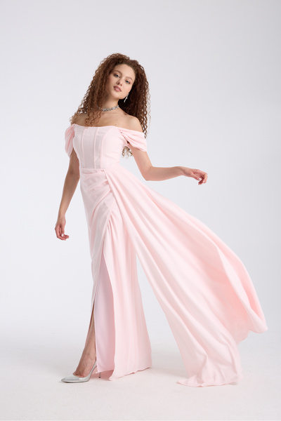 meksila kadın balenli kayık yakalı pile detaylu uzun yırtmaç detaylı düğün da...