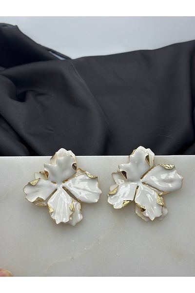 Duéra Brand Model Design Stylish Earrings with White Enameled Flower Figures