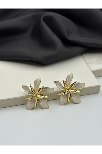 Duéra White Enamel Floral Gold Detailed Design Stylish Earrings