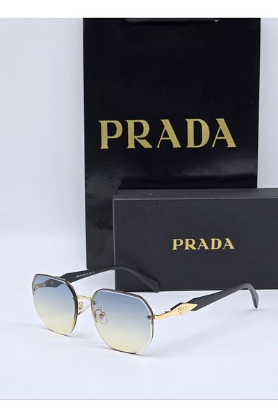 Prada Beautifully designed Prada sunglasses with all accessories