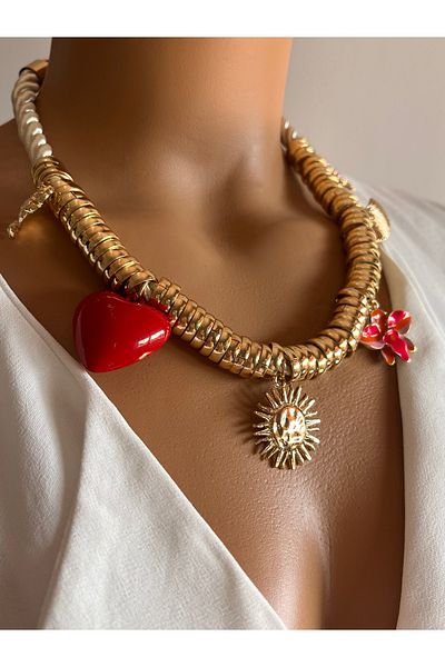 AKA Accessory قلادة من حبل الحبل موديل ZR مع حلية ساحرة