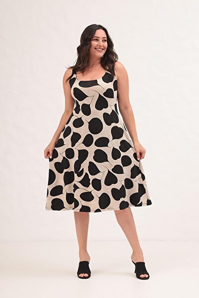 Truva XXL Ανακουφίστε από την άνεση και την κομψότητα με το φόρεμα με μοτίβο και χοντρό λουράκι σε μεγάλο μέγεθος