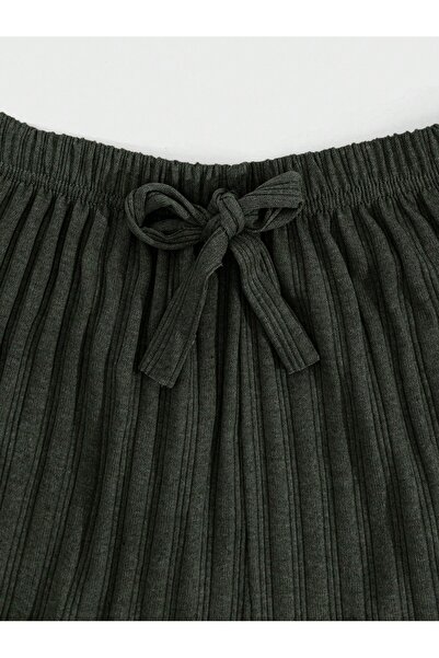 FORVENS 3 részes, légáteresztő szövetből készült, szalaggal díszített, derékrészben részletezett, nyomott mintás, zseb nélküli női pizsama alsó