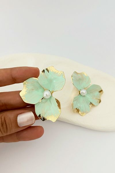 DELEIZA ACCESSORY Flower Pattern Water Green Gold Detailed Earrings