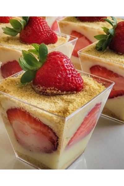 çt çeçem ticaret Cubic Prism Mica Plastic Transparent Lidless Presentation Container 200 Cc 12 Pieces Dessert & Appetizer and Salad
