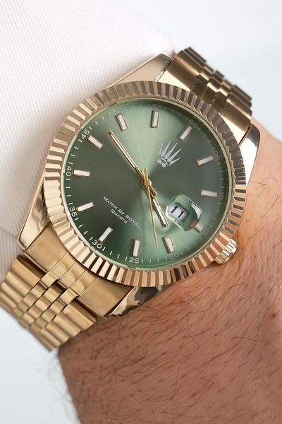 WATCHOFROYAL Crest Line Gold Green Wristwatch