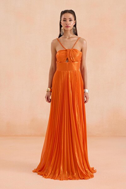 Carmen Turuncu Askılı Yırtmaçlı Laklı Şifon Abiye Elbise