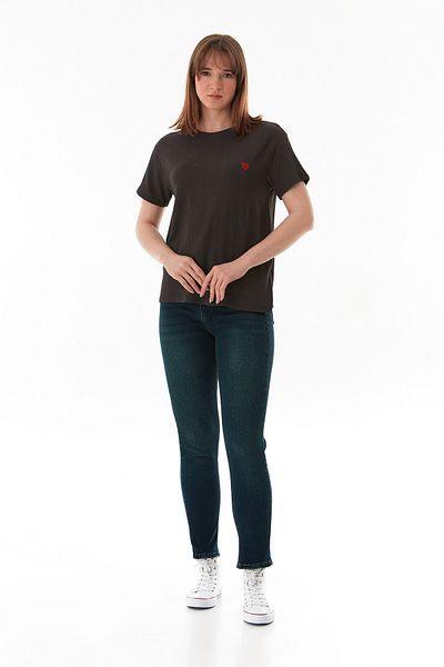 Fulla Moda Heart Embroidered Wrinkle Fabric T-Shirt