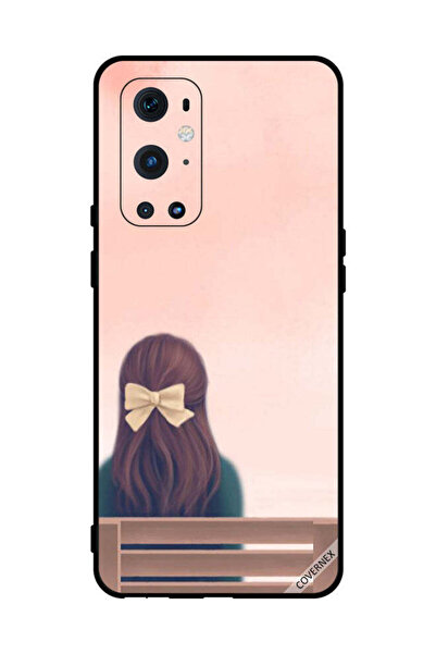 Covernex غطاء حماية لهاتف OnePlus 9 Pro - فتاة جميلة على مقعد