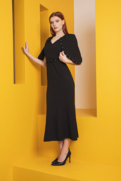 Stylish فستان ماكسي باللون الأسود بتطريز على الاكمام والحزام