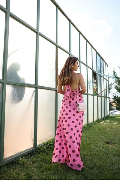 Özge Özgenç Πουά φόρεμα με λαιμόκοψη