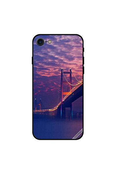 Covernex غطاء حماية iPhone 8 يضيء في المساء على الجسر