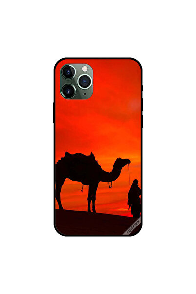 Covernex غطاء حماية لجهاز iPhone 11 Pro - رجل مع جمل في المساء في الصحراء