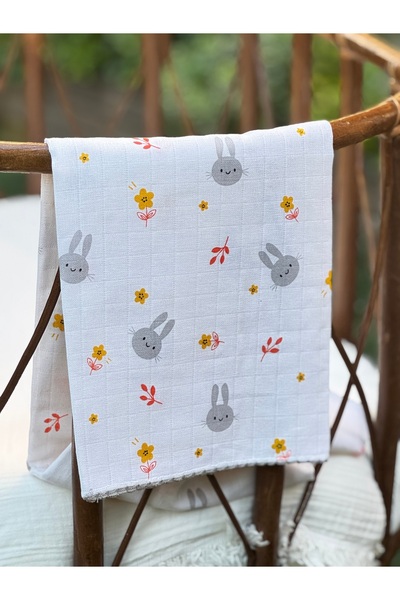 BETSY STUDIO Mini Rabbits Muslin Baby Blanket